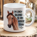 Caneca De Café Funny Horse Lover Gift Western Cowgirl Equestrian<br><div class="desc">Esta caneca "Eu só estou falando com meu cavalo hoje" é a maneira perfeita de mostrar seu amor por todas as coisas equinas. Ideal para cavaleiros, treinadores, fazendeiros e amantes de cavalos que preferem cavalos a pessoas, esta caneca é uma adição humorística a qualquer país ou estilo de vida celeiro....</div>