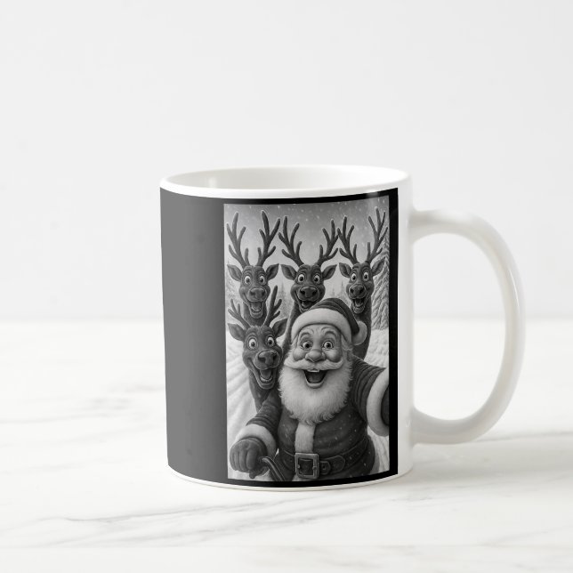 Caneca De Café Funny Santa Selfie With Reindeer Christmas  (Direita)