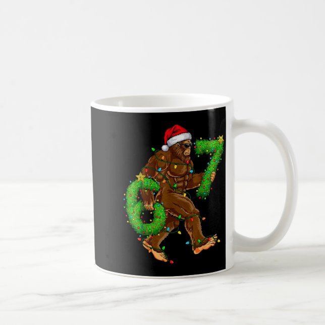 Caneca De Café Funny Six Seven 6 7 Meme Bigfoot Christmas Shirts  (Direita)
