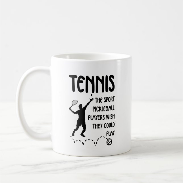 Caneca De Café Funny Tennis – Tennis vs Pickleball Humor (Esquerda)