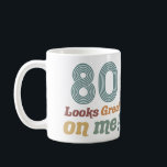 Caneca De Café Funny Vintage 80 Birthday<br><div class="desc">Uma ideia de presente de excelente aniversário para homens e mulheres que sabem que parecem excelentes à medida que envelhecem! Um presente de gag de aniversário engraçado para sua mãe,  pai,  vovó,  avô,  irmão ou amigo.</div>