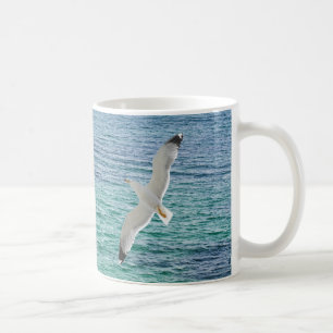 Caneca De Café Gaivota sobre o mar