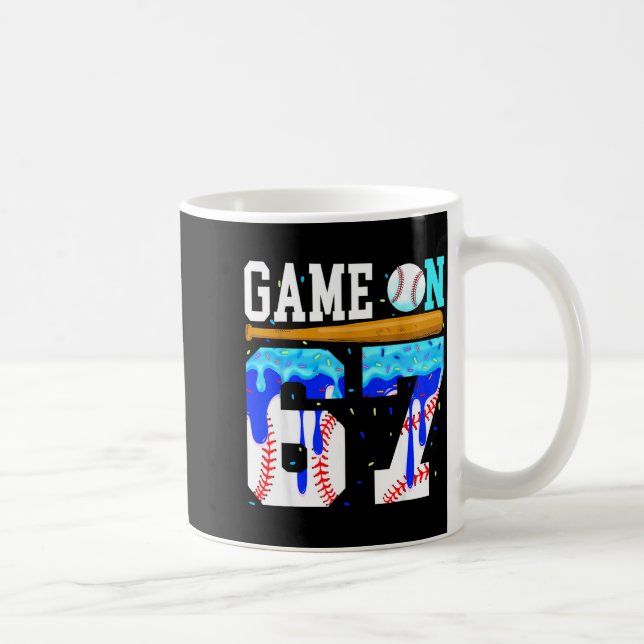 Caneca De Café Game On 67 Baseball Drip Six Seven Meme 6 7 Birthd (Direita)
