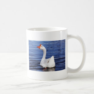 Caneca De Café ganso branco nadando em água azul
