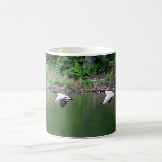 Caneca De Café Gansos selvagens que voam - personalizados