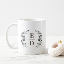 Caneca De Café Garden Crest | Monograma Floral De Casamento