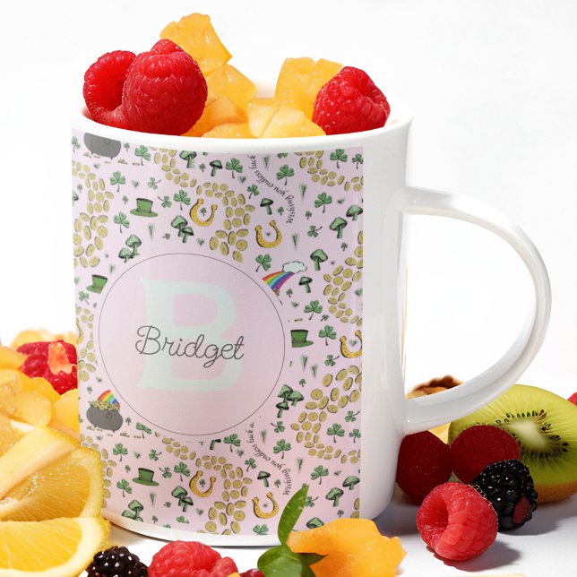 Caneca De Café Garota de Dia de São Patrício rosa-branca (Criador carregado)