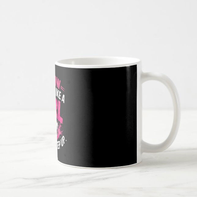 Caneca De Café Garota de Futebol Eu Sei Que Eu Jogo Como Uma Garo (Direita)