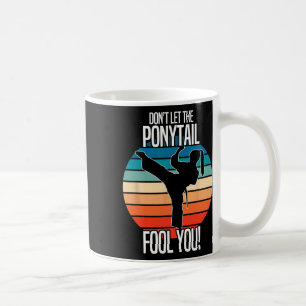 Caneca De Café Garota de Karatê - Não Deixe o Rabo de Cavalo Enga