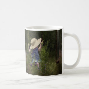 Caneca De Café Garota pequena em um balanço