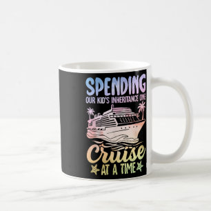 Caneca De Café Gastando a Herança dos Nossos Filhos em um Cruzeir