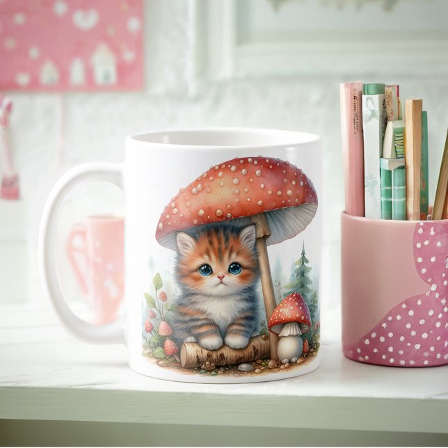 Caneca De Café Gatinho Adorável Sob O Guarda-Chuva De Cogumelo (Criador carregado)