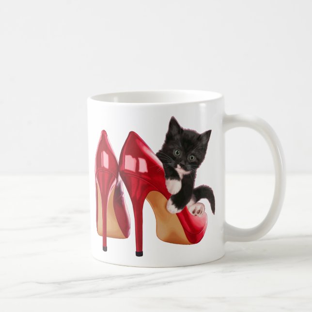 Caneca De Café Gatinho preto e branco em calçados vermelhos (Direita)