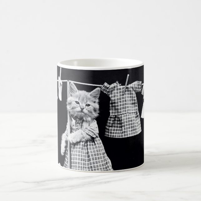 Caneca De Café Gato bonito que faz a lavanderia no impressão do (Centro)