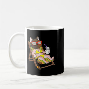 Caneca De Café Gato De Biquíni Em Cadeira De Praia Bebendo