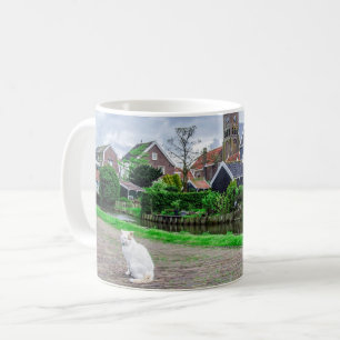 Caneca De Café Gato na vila tradicional de pesca
