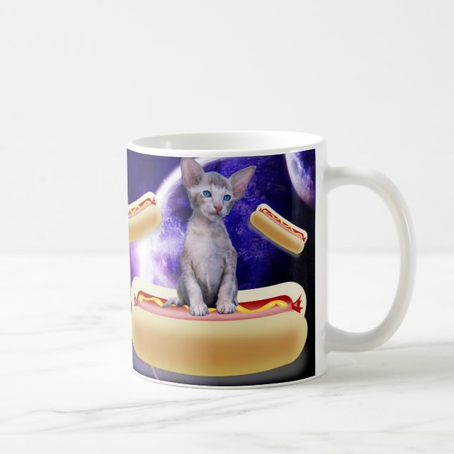 CANECA DE CAFÉ GATO NO ESPAÇO COM CÃES QUENTES DE CAFÉ (Direita)