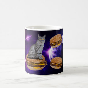 CANECA DE CAFÉ GATO NO ESPAÇO COM CAFÉ CHEESEBURGERS
