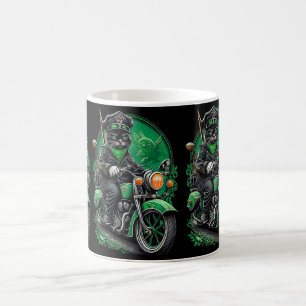 Caneca De Café Gato preto pilotando bicicleta no Dia de São Patrí
