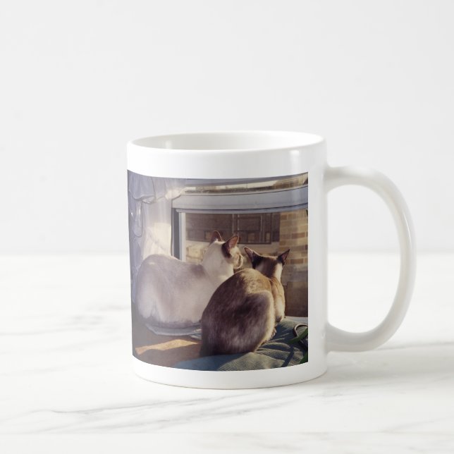 Caneca De Café Gatos Siamese dois na janela (2) (Direita)