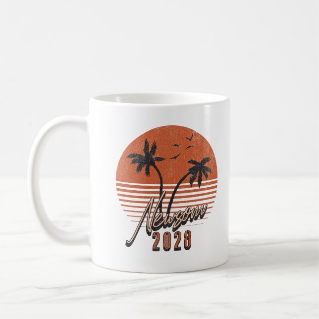 Caneca De Café Gavin Newsom 2028 Para Presidente Palm Tree Sunset (Esquerda)