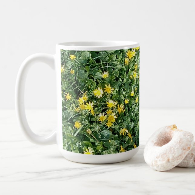 Caneca De Café Gelbe Frühlingsblumen auf einer grünen Wiese (Com Donut)