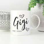 Caneca De Café Gigi Year Criado Vovó<br><div class="desc">Crie uma doce marca para a vovó com este simples design que apresenta "Gigi" em letras desenhadas à mão,  acentuadas com corações. Personalize com o ano em que ela se tornou avó por um Dia de as mães fofo ou presente de anúncio de gravidez.</div>
