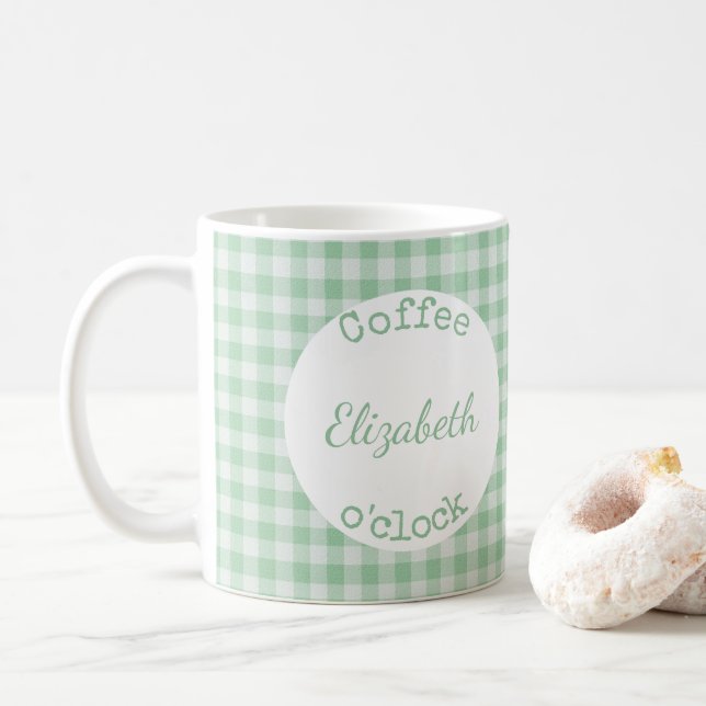 Caneca De Café Gingham verde e xadrez branca com um nome (Com Donut)