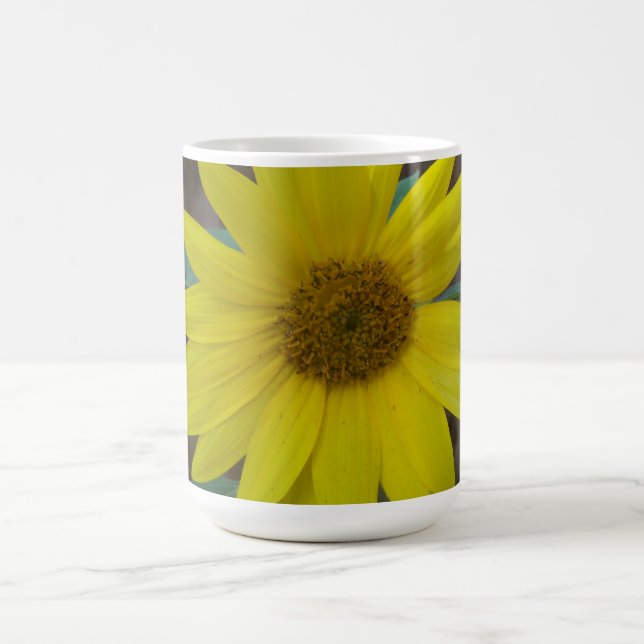 Caneca De Café Girassol amarelo em close up (Centro)