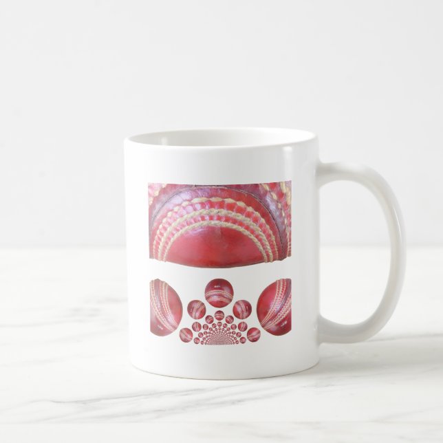 Caneca De Café Giro de Crimson - Uma Bola Bela de Críquete Vermel (Direita)