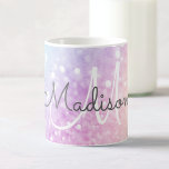 Caneca De Café Glam Iridescente, Colorida Personalizada com Lâmpa<br><div class="desc">Personalize facilmente este elegante padrão colorido de brilho com seu nome personalizado e/ou monograma.</div>