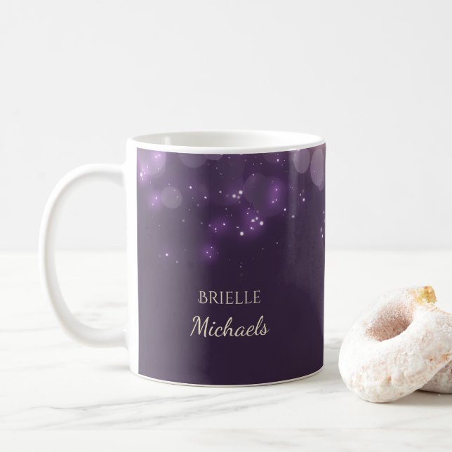 Caneca De Café Glitter Bokeh Roxo Elegante com Nome (Com Donut)