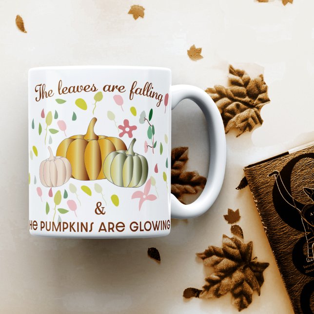 Caneca De Café Glowing Pumpkin and Autumn Leaves Floral Doodle (Criador carregado)