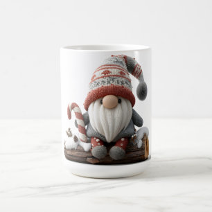 Caneca De Café Gnomo de Natal bonito com uma Canela Doce em um Lo