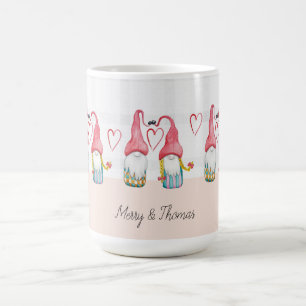 Caneca De Café Gnomo de Natal no Amor Cintado Pintado à Mão