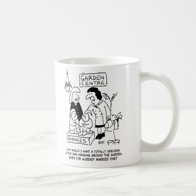 Caneca De Café Gnomo inútil no jardim. Engraçado (Direita)