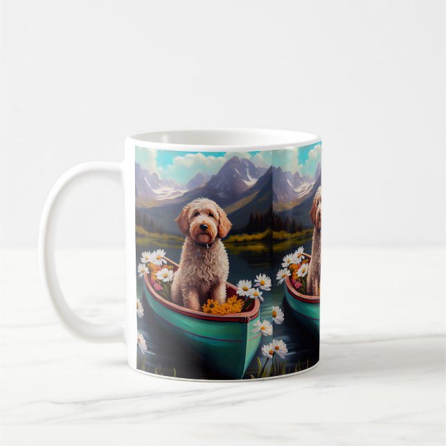 Caneca De Café Goldendoodle em um remo: Uma aventura cêntrica (Esquerda)