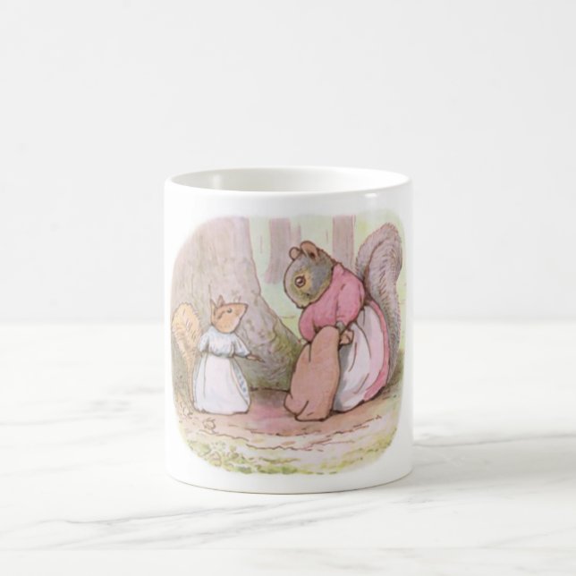 Caneca De Café Goody e Sra. Hackee (Esquilos) (Beatrix Potter) (Centro)