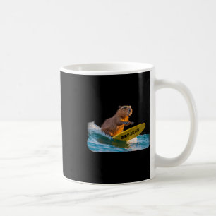 Caneca De Café Gorro de Surf Divertido Capivara Onda do Pôr do So