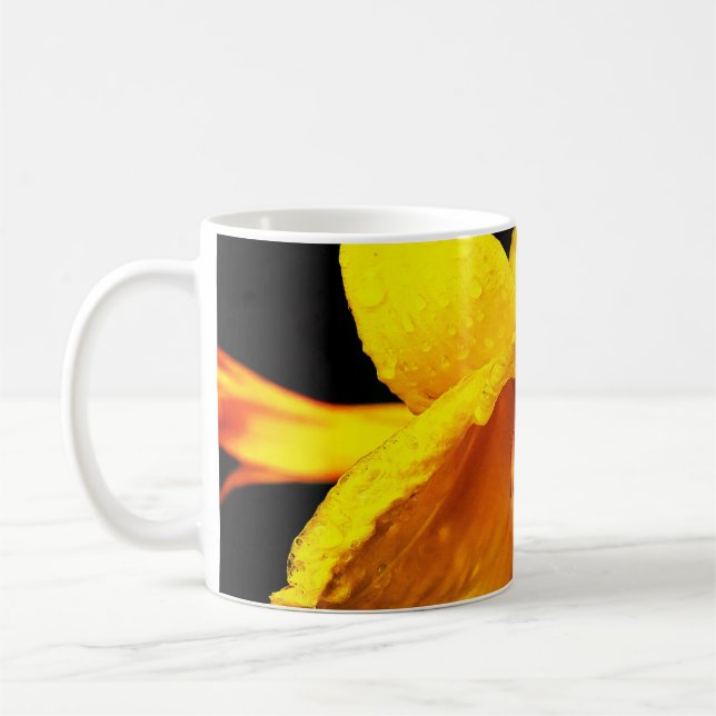 Caneca De Café Gotas de chuva na Lily Amarela (Esquerda)