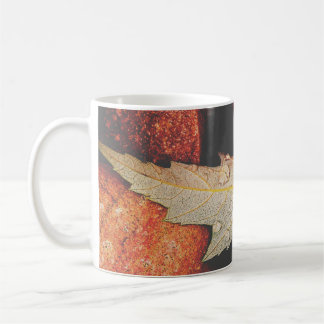 Caneca De Café Gotículas de chuva numa folha