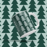 Caneca De Café Gráfico de árvore de Natal verde-geométrico<br><div class="desc">Azul-bebê geométrico moderno e árvore de Natal verde negros design</div>