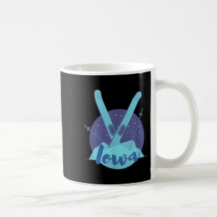 Caneca De Café Gráfico De Esqui Retroativo Para Férias De Recurso