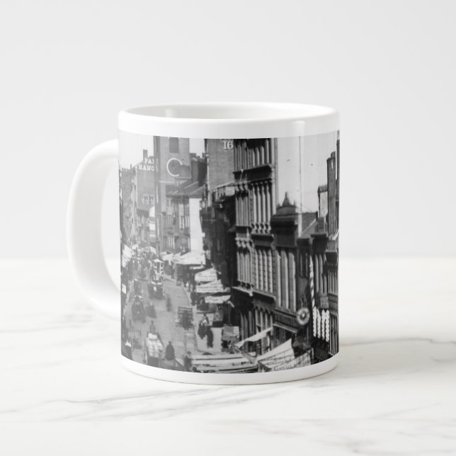 Caneca De Café Grande 1859:  Tráfego e compras na Rua Washington (Frente Esquerda)