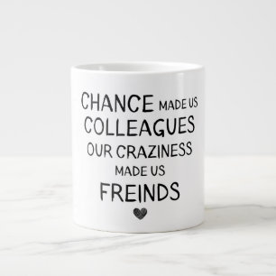 Caneca De Café Grande A chance nos fez colegas, nossa loucura nos fez