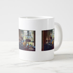 Caneca De Café Grande Alcatrão, Pesto e Garrafas por Janela