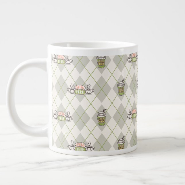 Caneca De Café Grande AMIGOS™ | Padrão de Argyle de Perk Central (Esquerda)
