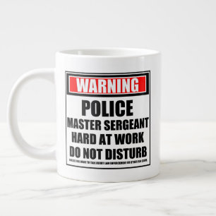 Caneca De Café Grande Atenção Policial Sargento Mestre Trabalhando Duro