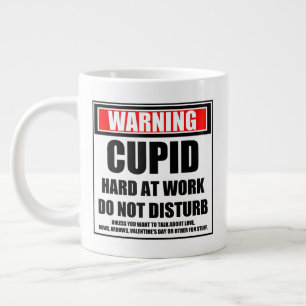 Caneca De Café Grande Aviso Ao Duro Cupido No Trabalho Não Incomodar