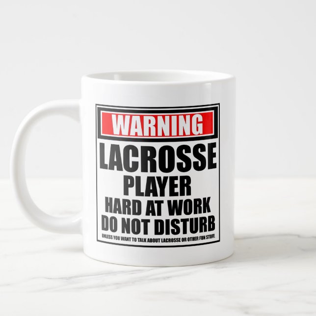 Caneca De Café Grande Aviso ao Duro do Lacrosse Player no Trabalho (Esquerda)